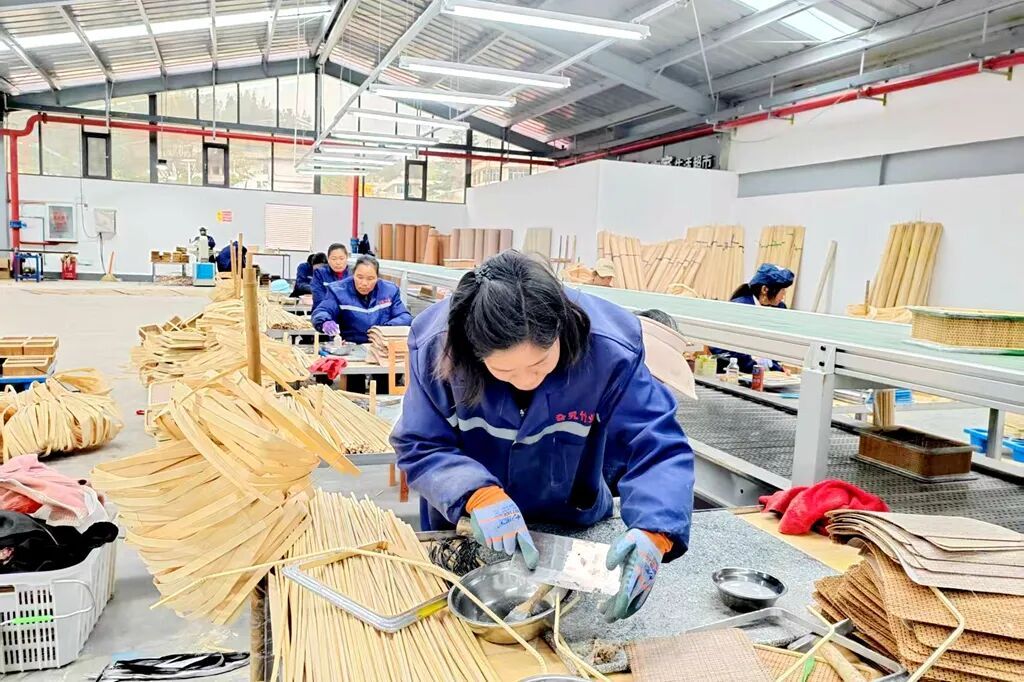 宣威西泽乡：开足马力赶订单