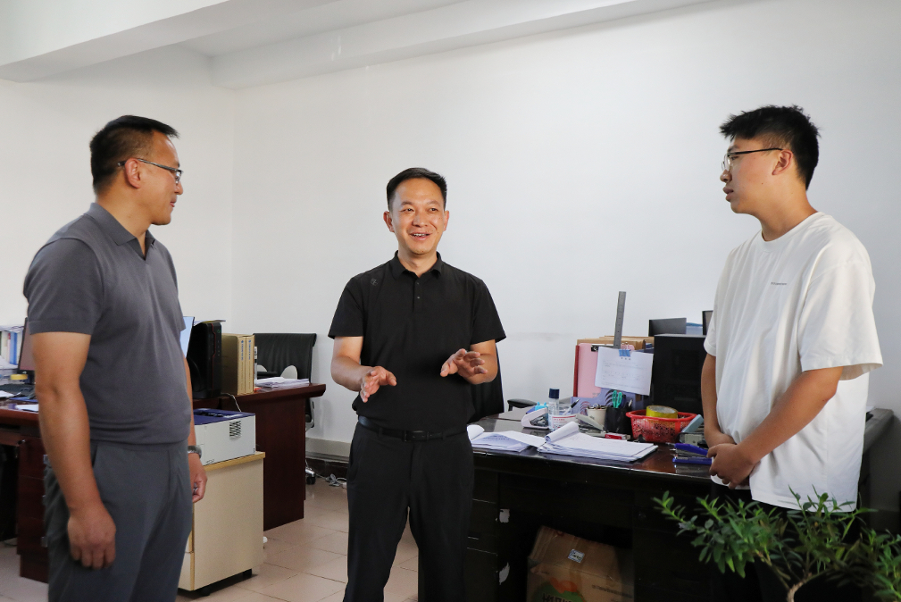 罗平:领导调研农业产业发展工作